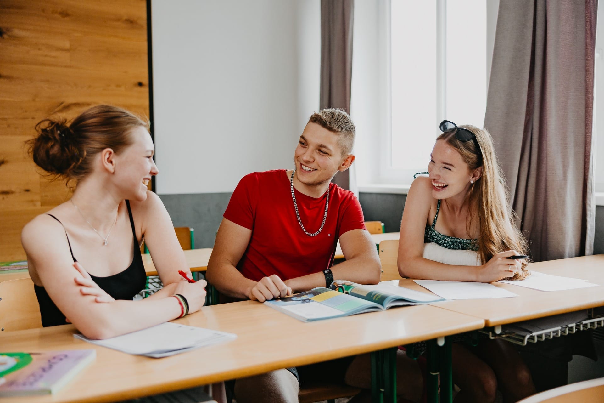 Studenti AJAK Academy při výuce